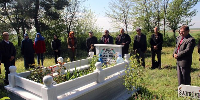 Tuna, Mezarı Başında Anıldı