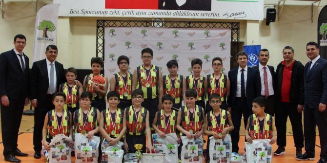 23 Nisan Basketbol Şampiyonluk Kupası Gaziantep Kolej Vakfı’nın Oldu