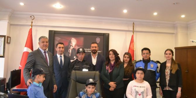 Tunceli’de Engelli Çocuklar, Emniyet Müdürünü Ziyaret Etti