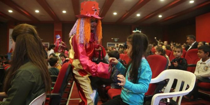 Silopi’de Anaokulu Öğrencilerine Yönelik Palyaço Gösterisi