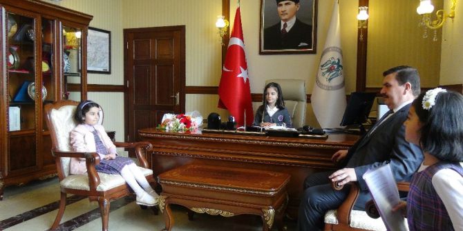 Vali Arslantaş, Görevini Çocuklara Devretti