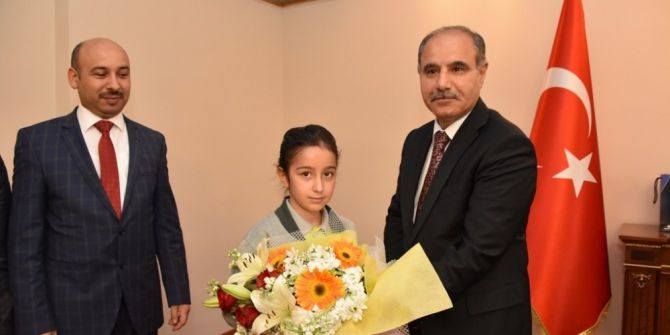 Vali Aktaş, Görevini Çocuklara Devretti