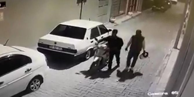 Motosiklet Hırsızları Kameraya Yakalandı