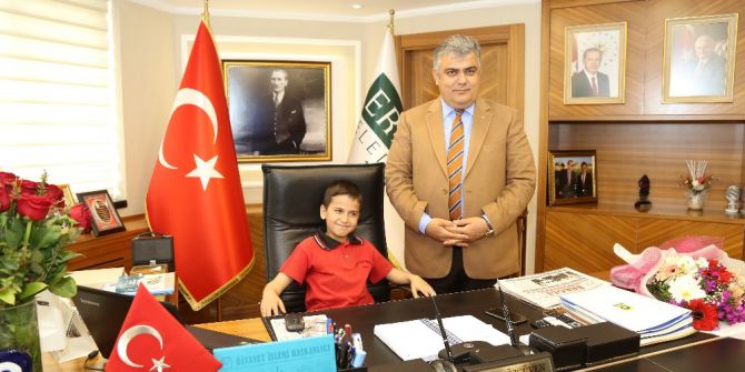 Başkan Özgüven, Makamı Miniklere Emanet Etti