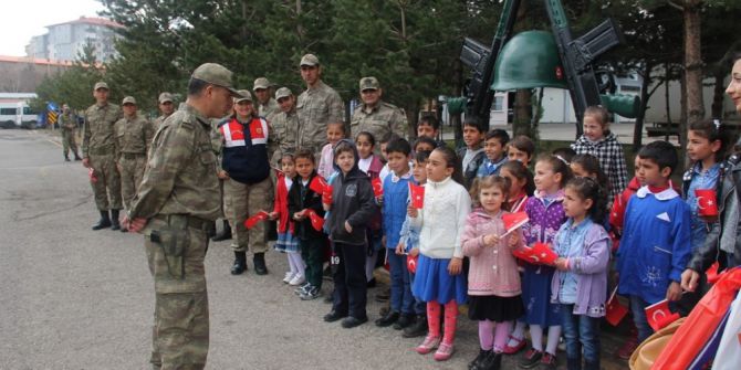 Öğrencilerden İl Jandarma Komutanlığına Ziyaret