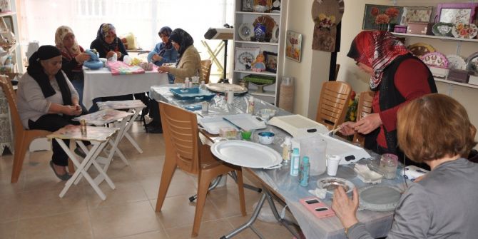 Hem Meslek Öğreniyorlar Hem Para Kazanıyorlar