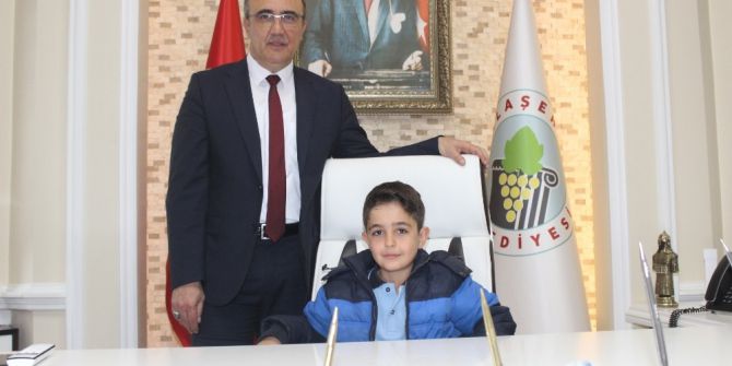 Başkan Karaçoban Makamını Temsili Olarak Devretti