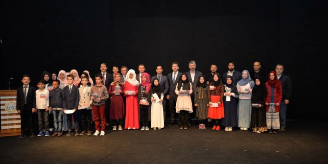40 Hadis Ezberleme Yarışması’nda Minikler Ayakta Alkışlandı