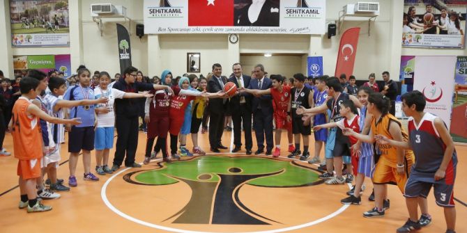 Şehitkamil’de 23 Nisan Coşkusu Dolu Dolu Yaşanıyor