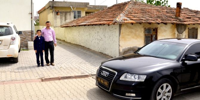 Küçük Başkanın İlk İşi Makam Aracıyla Ailesini Ziyaret Etmek Oldu