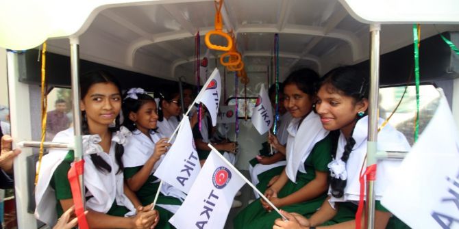 Tika’dan Bangladeş’teki Görme Engelli Çocuklara Okul Taşıtı