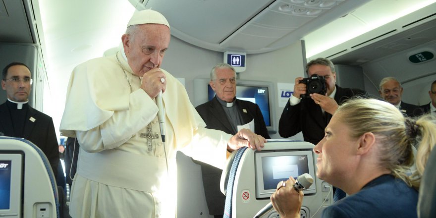 Papa: “İslamiyet’i Şiddetle Tanımlamak Doğru Değil”