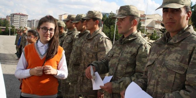 Öğrencilerden Askerlere Mektup