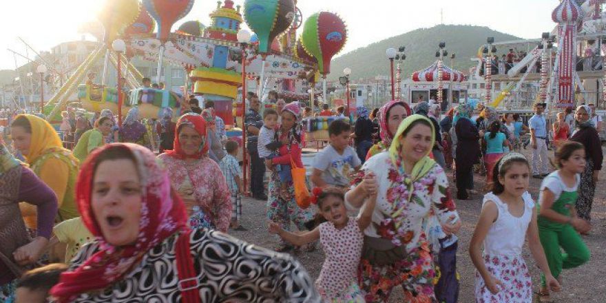 550 Çocuk Lunapark Heyecanı Yaşadı