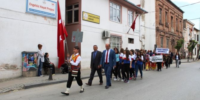 Balıkesir’de Uluslararası Halk Oyunları Festivali
