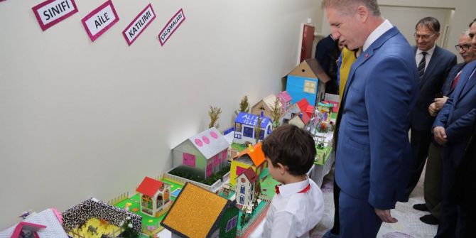 Minik Öğrencilerden Yıl Sonu Sergisi