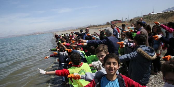 Van Kültür Ve Turizm İl Müdürlüğünden Sahil Temizliği