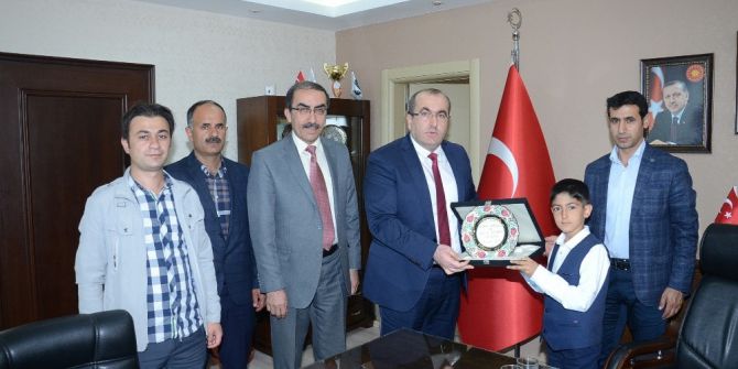 Darende’de Makamlar Çocuklara Emanet Edildi