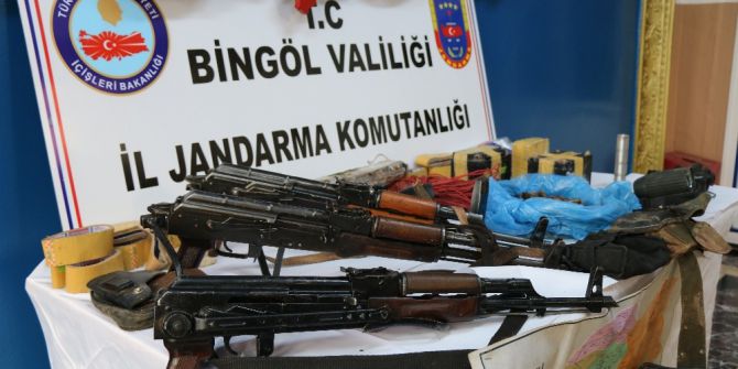 Terör Örgütünün Sığınağında Bingöl Haritası Ve Mühimmat Ele Geçirildi