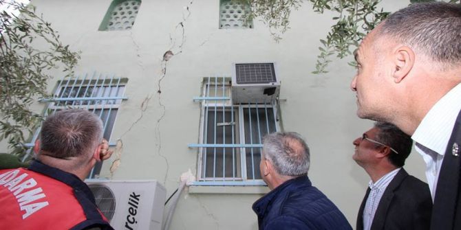 Saruhanlı’daki Depremde Bazı Evlerde Hasar Oluştu