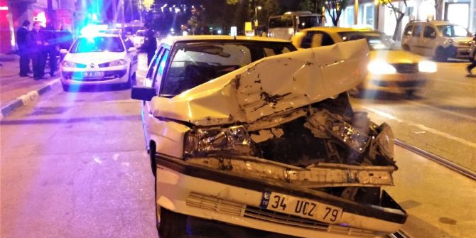 Bursa’da Kaza: Akadan Çarptığı Aracı Yaya Yoluna Fırlattı