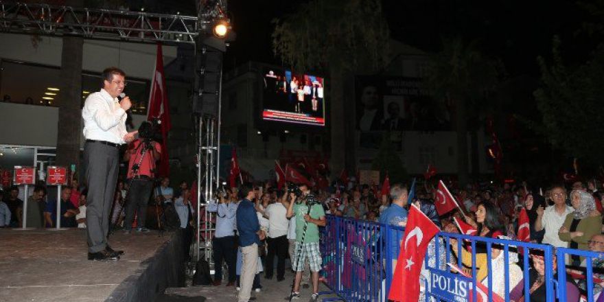 Denizli Büyükşehir Demokrasi Şehitlerine Sahip Çıkıyor