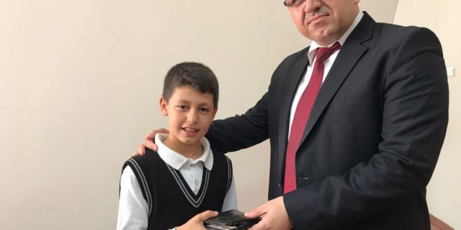 Kendisi Küçük Yüreği Büyük