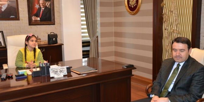 Valilik Makamına Kız Öğrenci Oturdu