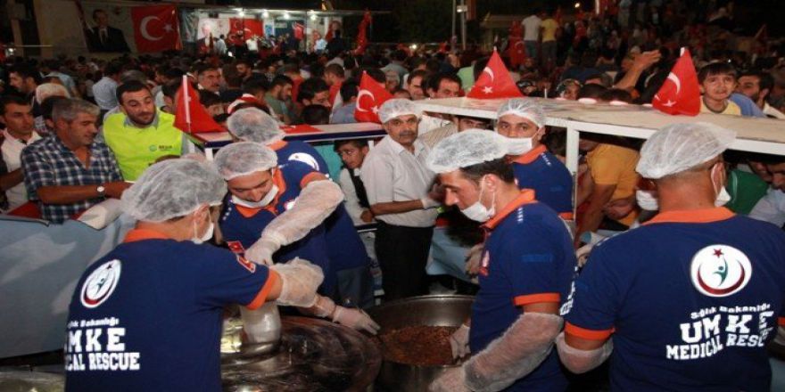 Van Sağlık Müdürlüğü’nden Aşure Dağıtımı