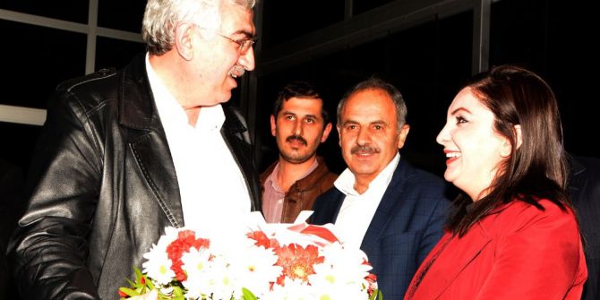 Ak Parti Erzurum İl Başkanı Mehmet Emin Öz: “Erzurumlu Hemşehrilerimizle İftihar Ediyoruz”