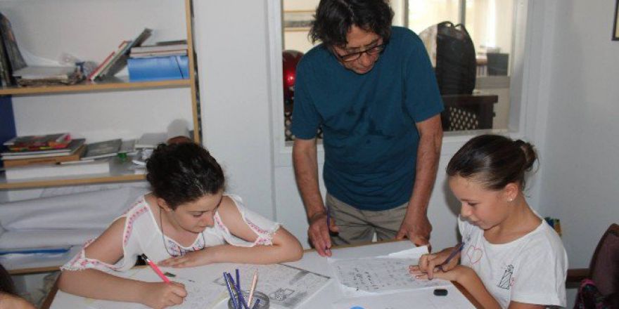 Oktay Ekinci Karikatürlü Ev Çocuk Atölyesi, Eğitimlerini Sürdürüyor
