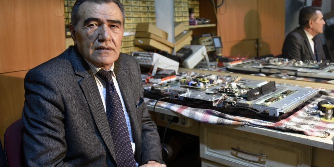 43 Yıldır Takım Elbisesiyle Televizyon Tamir Ediyor