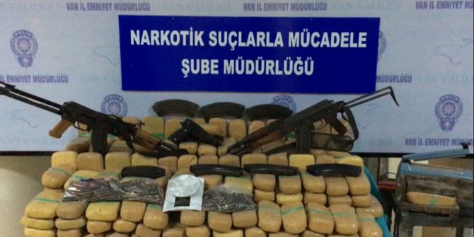 Van’da Özel Harekat Polisli Uyuşturucu Operasyonu