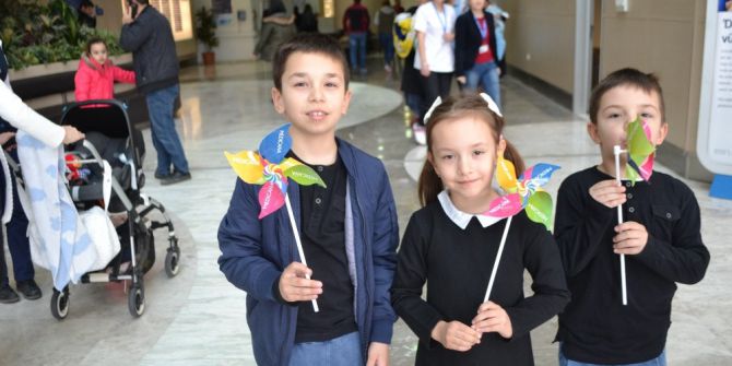 Hastaneye Giden Çocuklara 23 Nisan Hediyesi