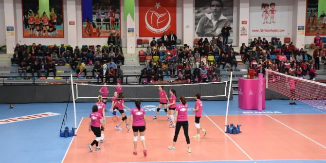 Pembe File İle Kansere Dikkat Çektiler