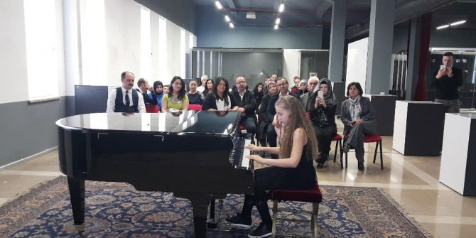 Çocuk Bayramında Piyano Resitali