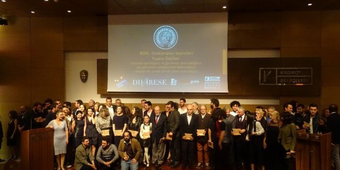 Tiyatro Seyircisi Aks’yi Seçti