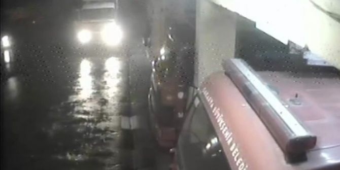 Sakarya’da Kamyonetin Kasası Alev Aldı