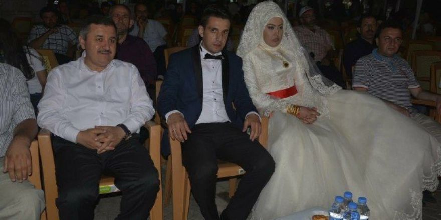 Düğünden Çıkıp Demokrasi Nöbetine Geldiler