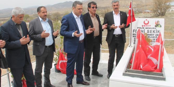 Memur-sen’den Şehit Polis Fethi Sekin’in Kabrine Ziyaret