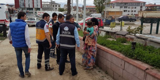 Çocuklarıyla Dilenen Suriyeli Kadın Yakalanınca Yaptığı Numaralara Rağmen Kurtulamadı