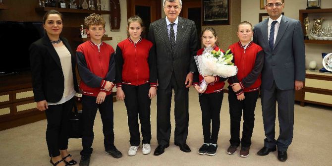 Başkan Karaosmanoğlu: "23 Nisan Bir Zafer Kutlaması, Yeniden Diriliştir’’