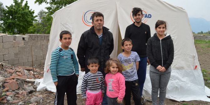 Deprem Sonrası Geceyi Çadırda Geçirdiler