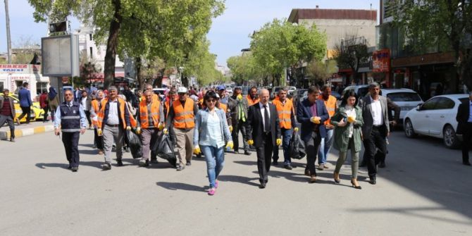 Iğdır’da Şehir Merkezinde Temizlik Çalışması