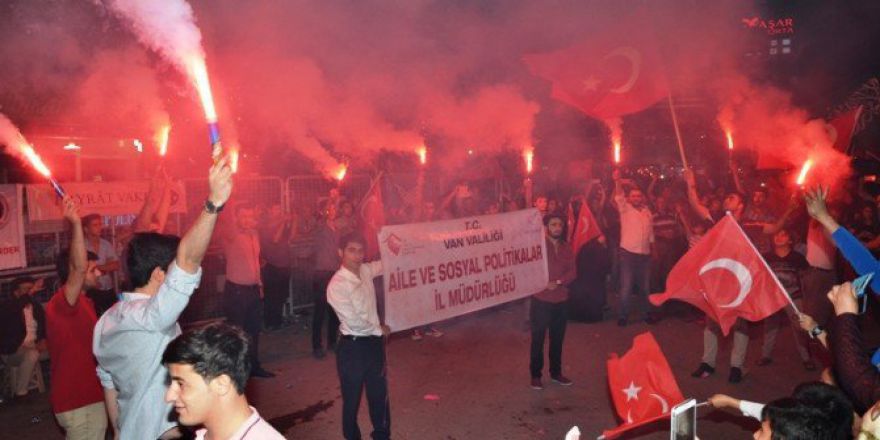 Asp Müdürlüğü Çalışanlarından Meşaleli Gösteri