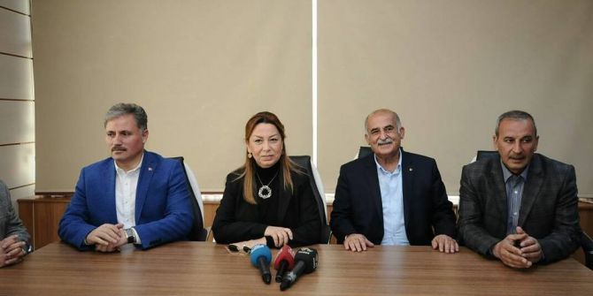 Ak Parti Genel Başkan Yardımcısı Öznur Çalık: