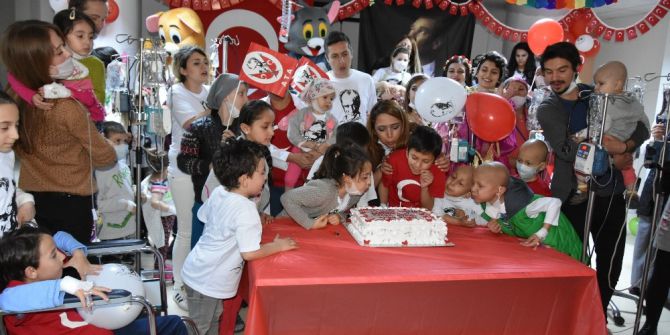 Lösemili Minikler 23 Nisan’ı Kutladı