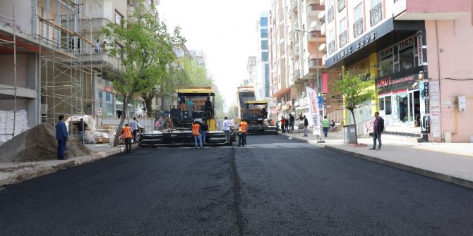 Diyarbakır’da Asfalt Çalışmaları Sürüyor