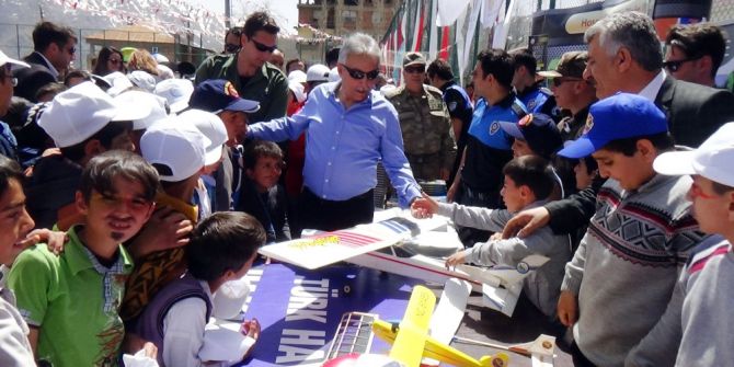 Hakkari’de Ters Lale Şenliğine Büyük İlgi