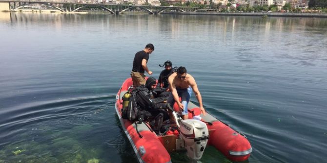 Sudaki Cesedi Dalgıç Polisler Çıkarttı